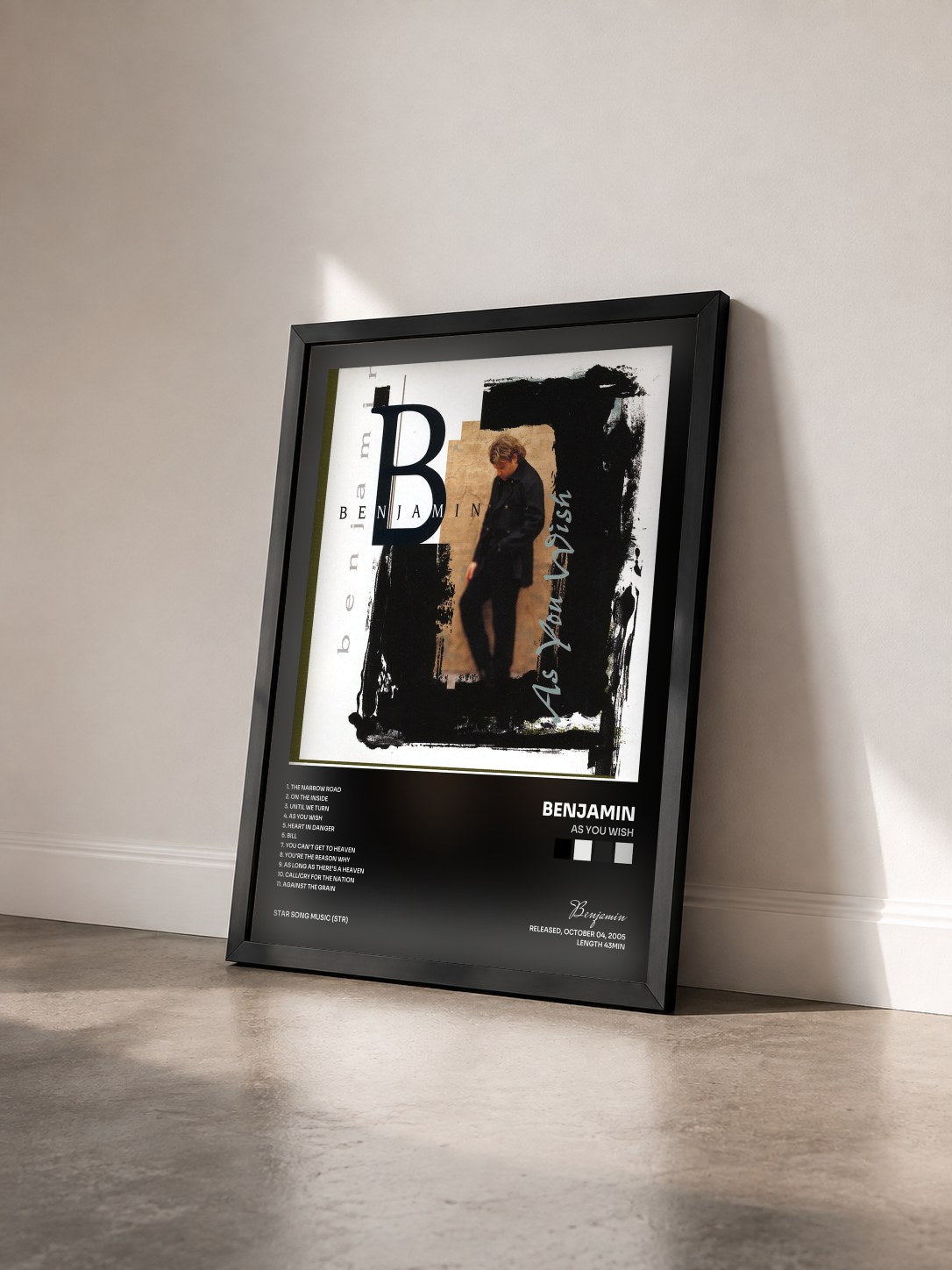 #noir Tableau de l'album As You Wish de Benjamin vu de trois quarts, cadre noir