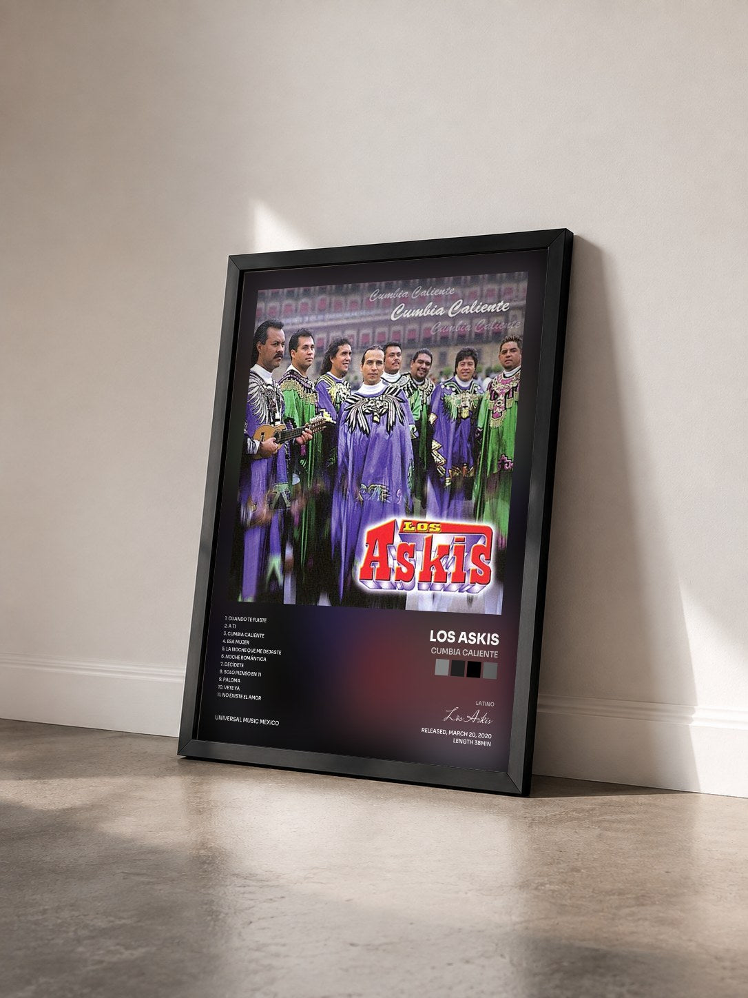 #noir Tableau de l'album Cumbia Caliente de Los Askis vu de trois quarts, cadre noir