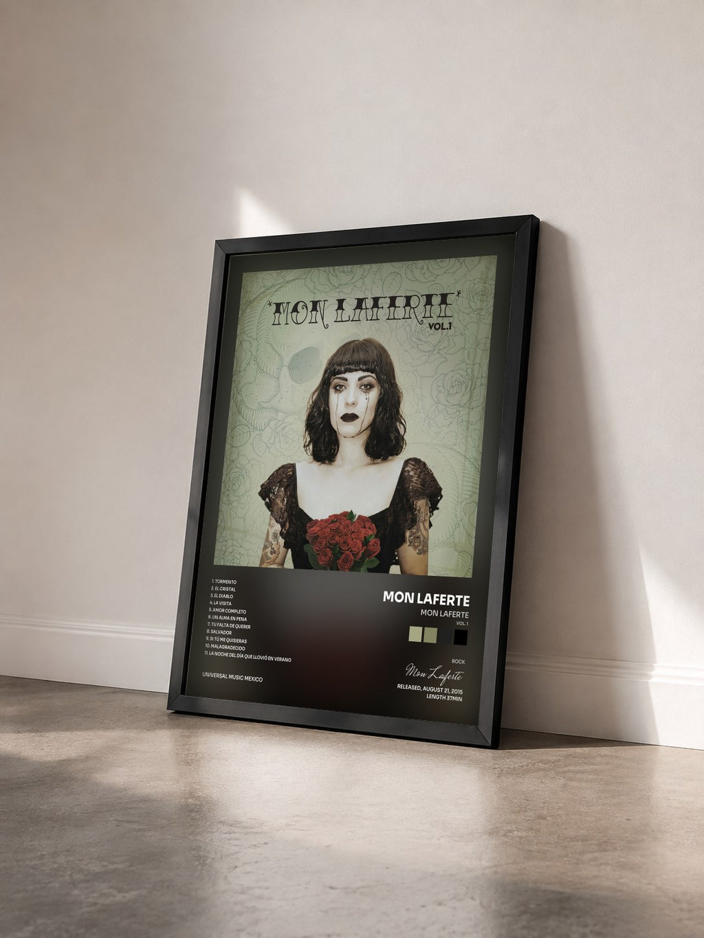 #noir Tableau de l'album Mon Laferte (Vol. 1) de Mon Laferte vu de trois quarts, cadre noir