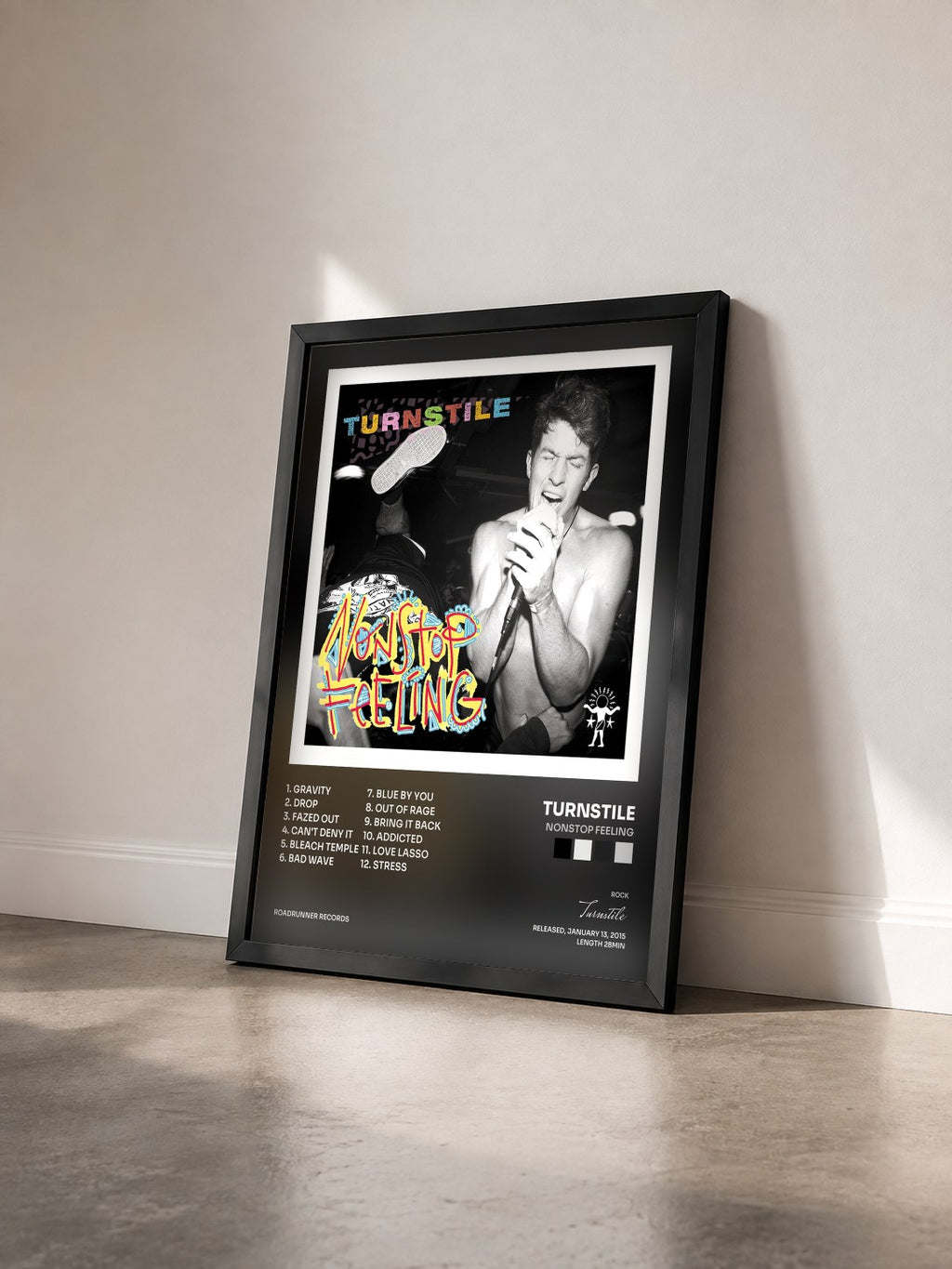 #noir Tableau de l'album Nonstop Feeling de Turnstile vu de trois quarts, cadre noir