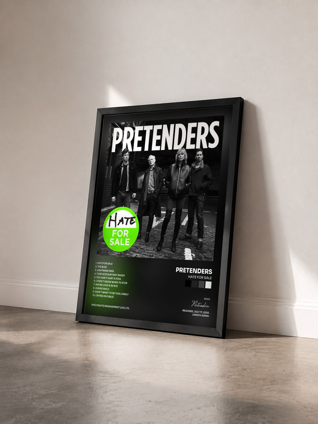 #noir Tableau de l'album Hate for Sale de Pretenders vu de trois quarts, cadre noir