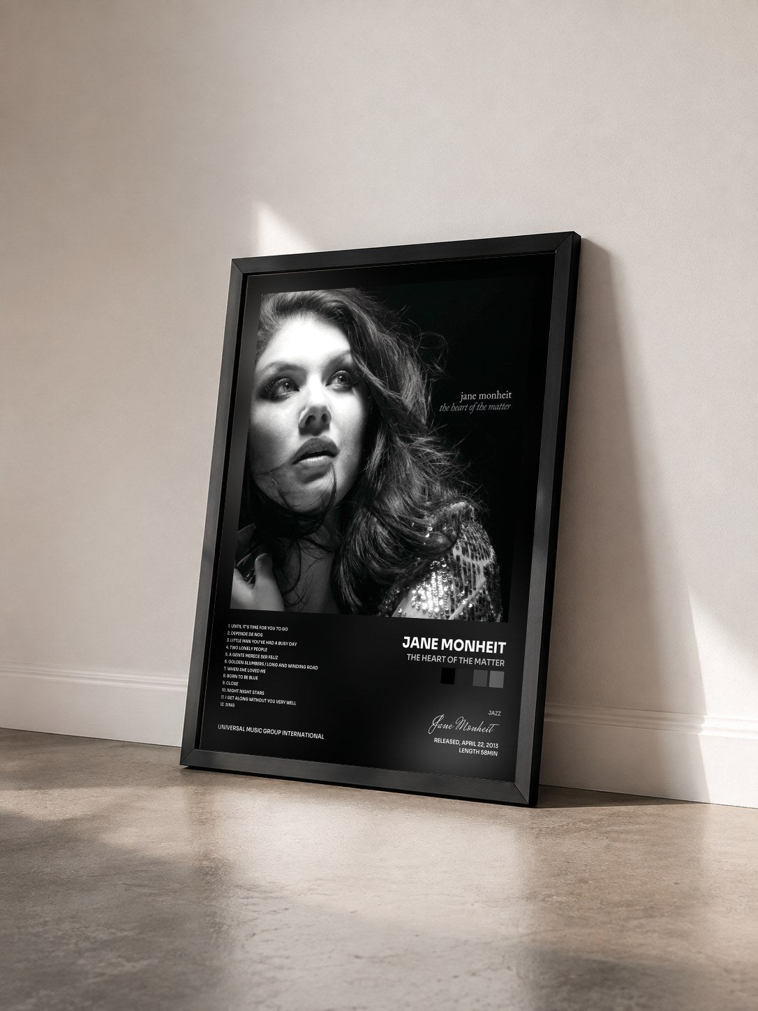 #noir Tableau de l'album The Heart Of The Matter de Jane Monheit vu de trois quarts, cadre noir
