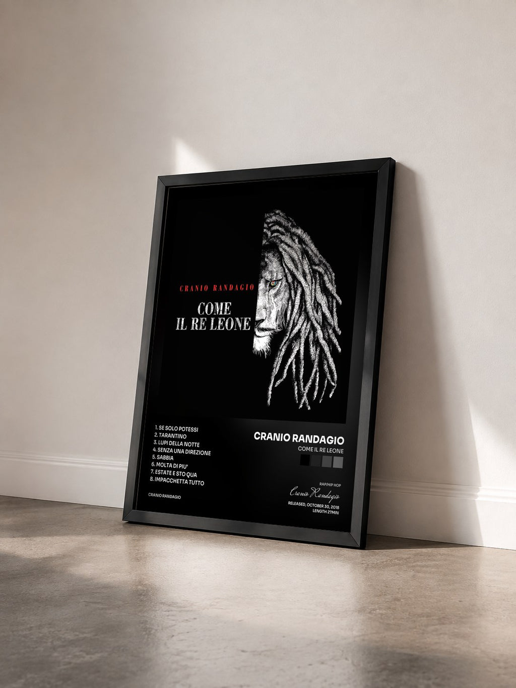 #noir Tableau de l'album COME IL RE LEONE de Cranio Randagio vu de trois quarts, cadre noir
