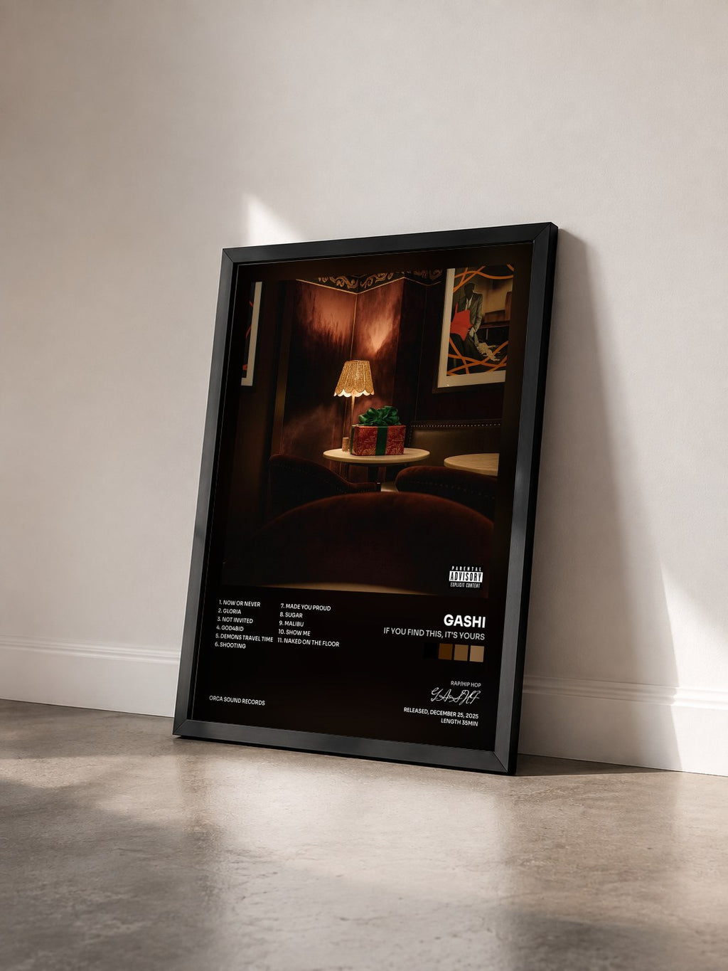#noir Tableau de l'album If You Find This, It's Yours de GASHI vu de trois quarts, cadre noir