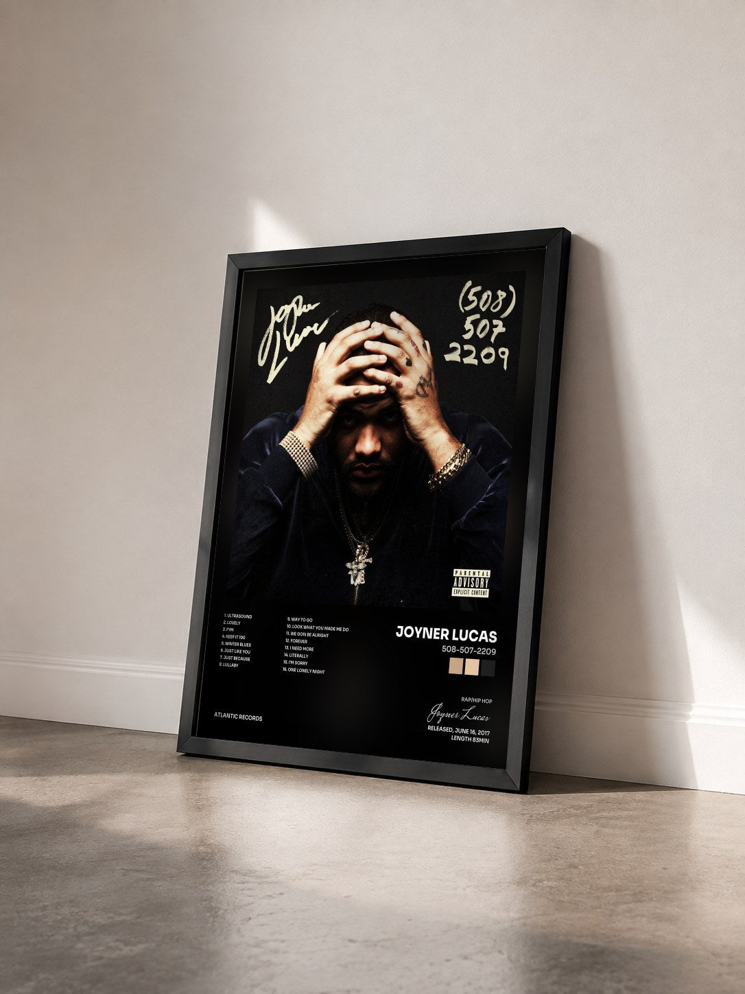 #noir Tableau de l'album 508-507-2209 de Joyner Lucas vu de trois quarts, cadre noir