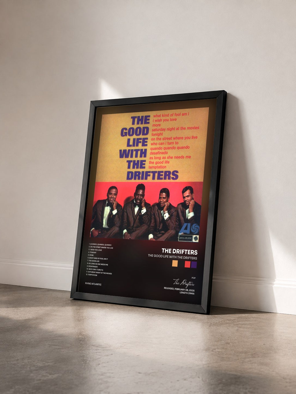 #noir Tableau de l'album The Good Life With the Drifters de The Drifters vu de trois quarts, cadre noir
