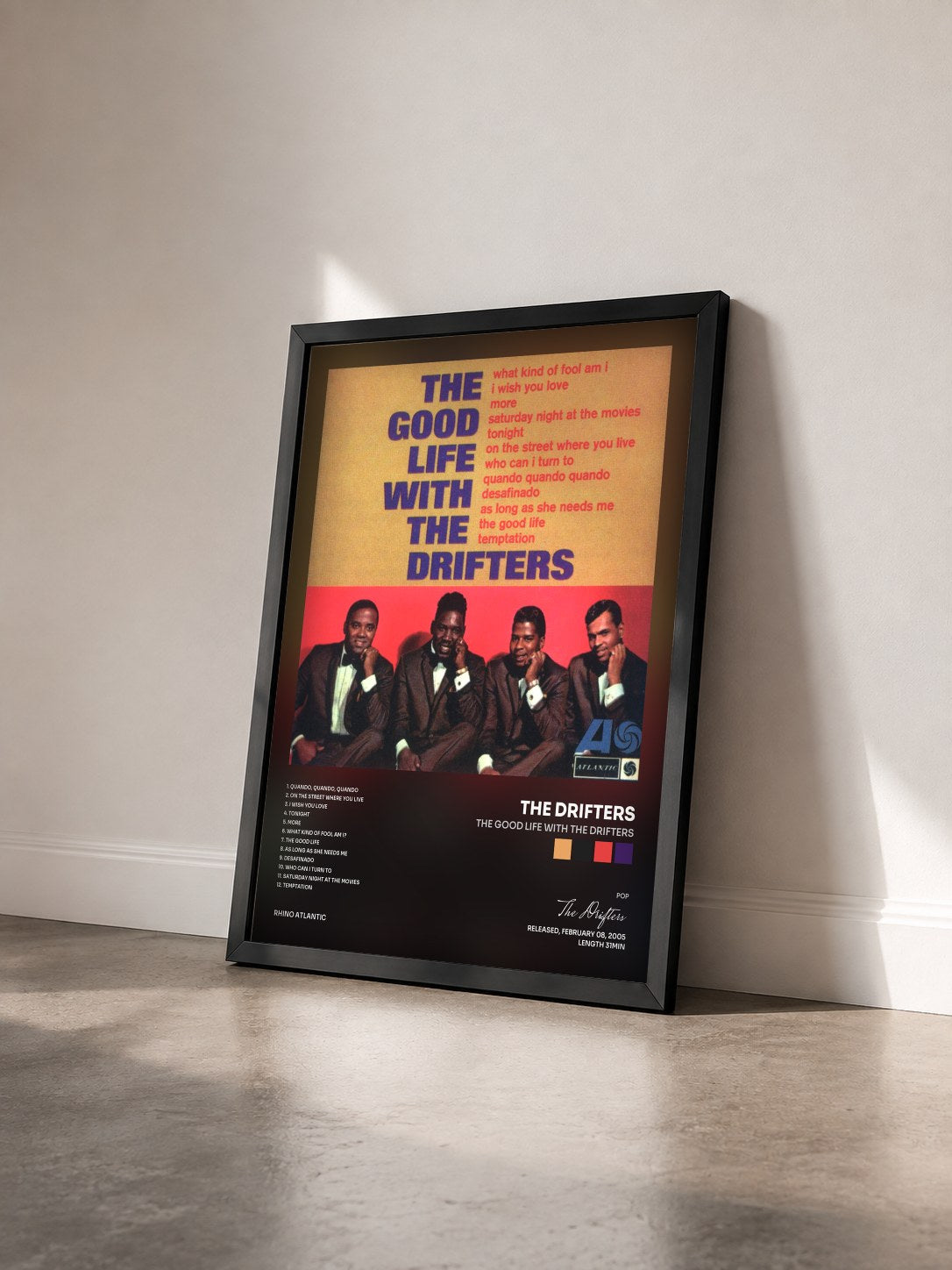 #noir Tableau de l'album The Good Life With the Drifters de The Drifters vu de trois quarts, cadre noir