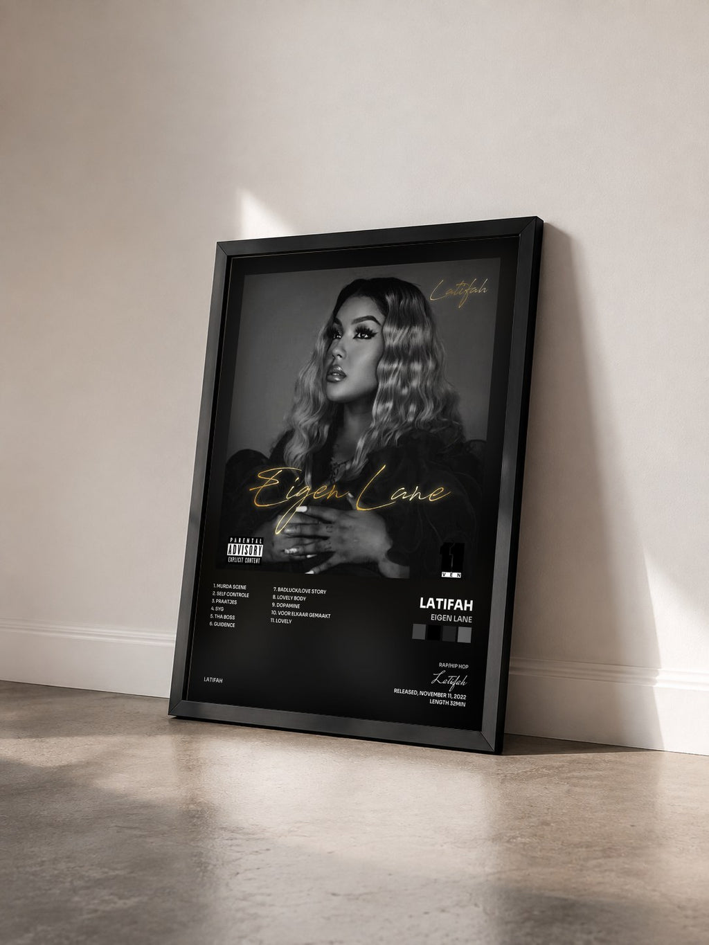 #noir Tableau de l'album EIGEN LANE de Latifah vu de trois quarts, cadre noir