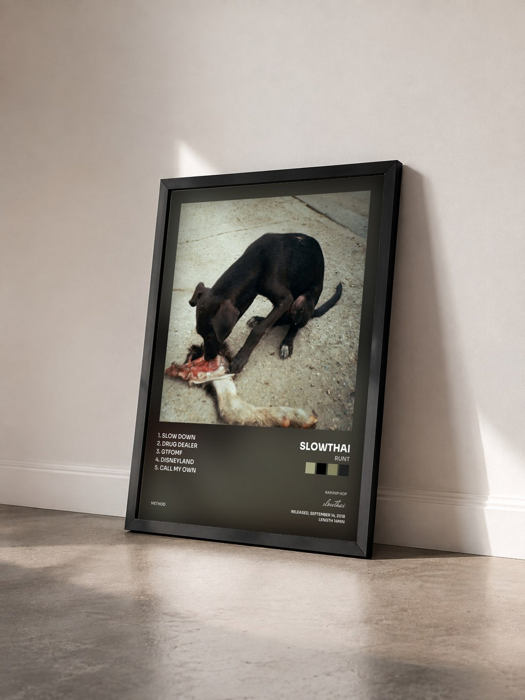 #noir Tableau de l'album RUNT de slowthai vu de trois quarts, cadre noir
