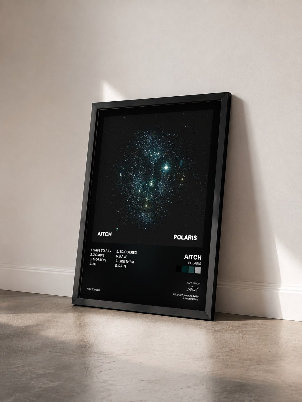 #noir Tableau de l'album Polaris de Aitch vu de trois quarts, cadre noir