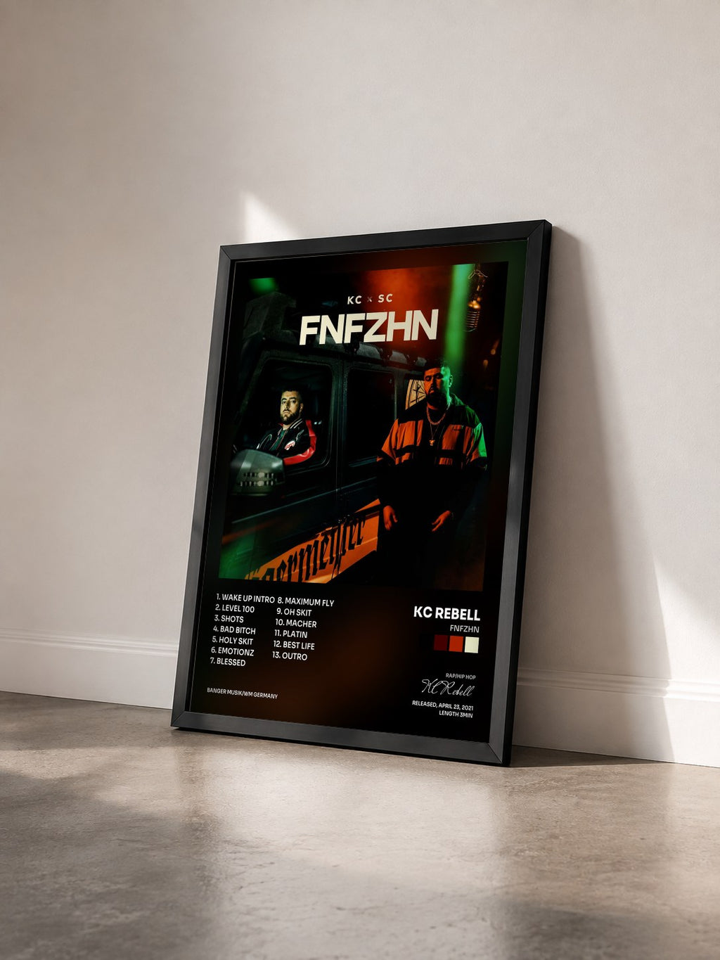 #noir Tableau de l'album FNFZHN de KC Rebell vu de trois quarts, cadre noir
