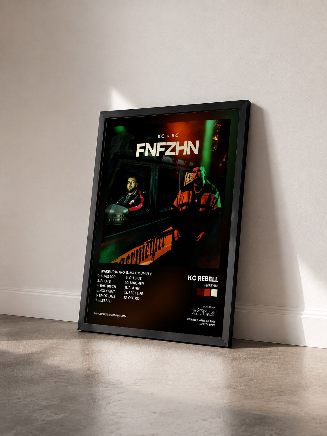 #noir Tableau de l'album FNFZHN de KC Rebell vu de trois quarts, cadre noir