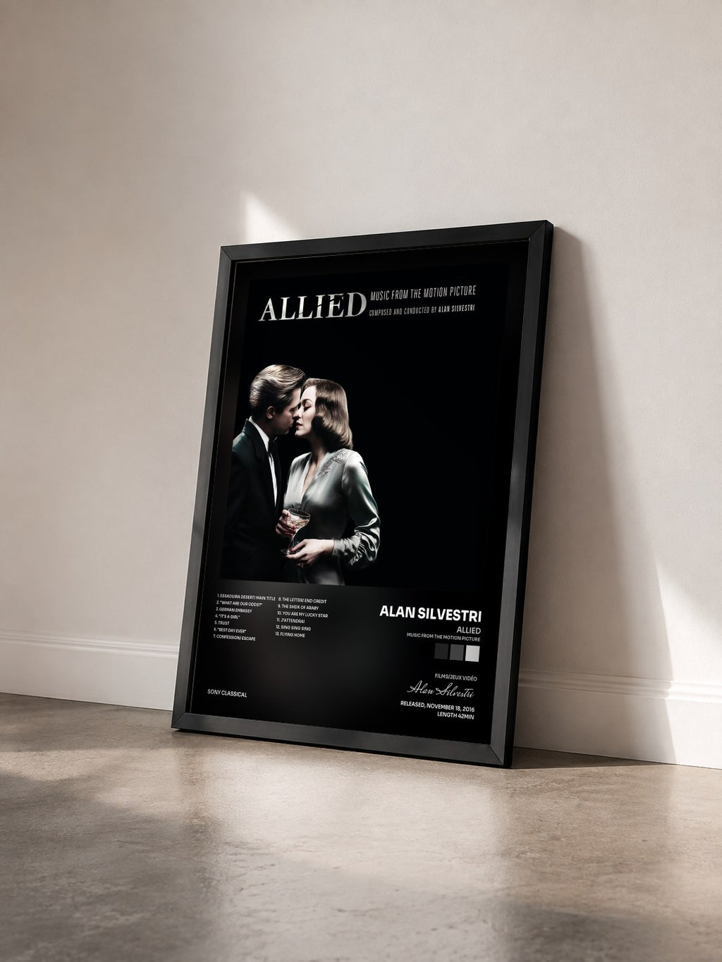 #noir Tableau de l'album Allied (Music from the Motion Picture) de Alan Silvestri vu de trois quarts, cadre noir