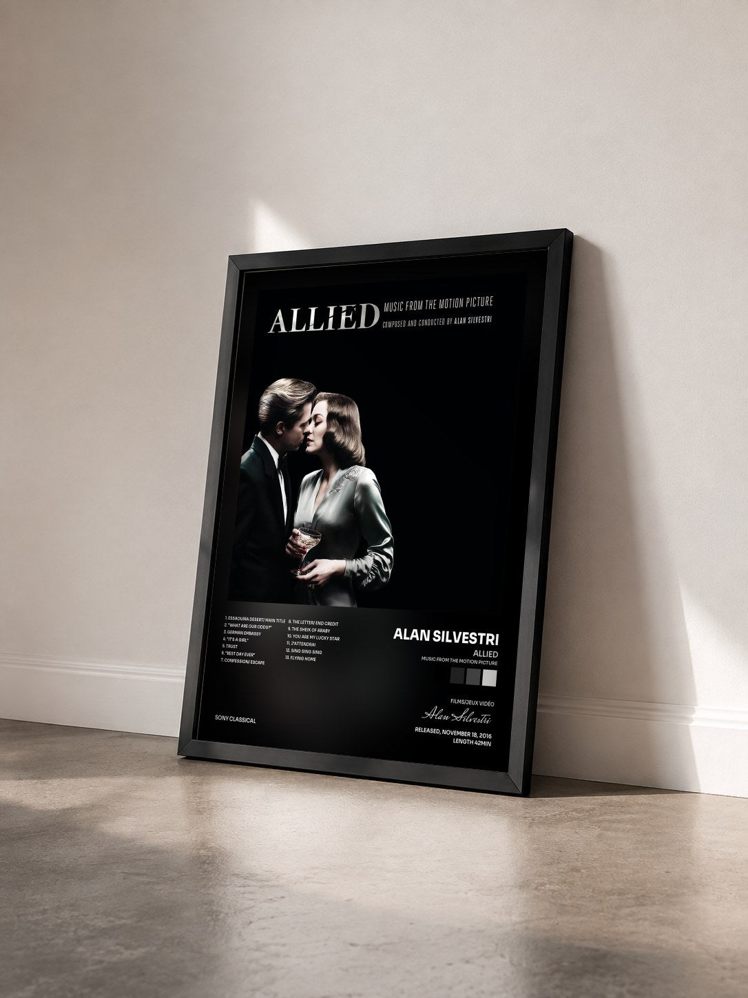 #noir Tableau de l'album Allied (Music from the Motion Picture) de Alan Silvestri vu de trois quarts, cadre noir