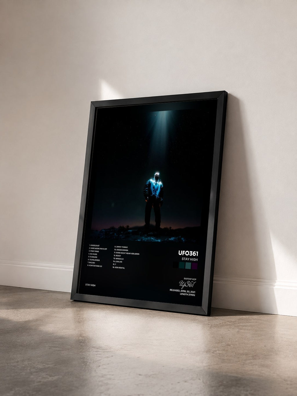 #noir Tableau de l'album STAY HIGH de Ufo361 vu de trois quarts, cadre noir