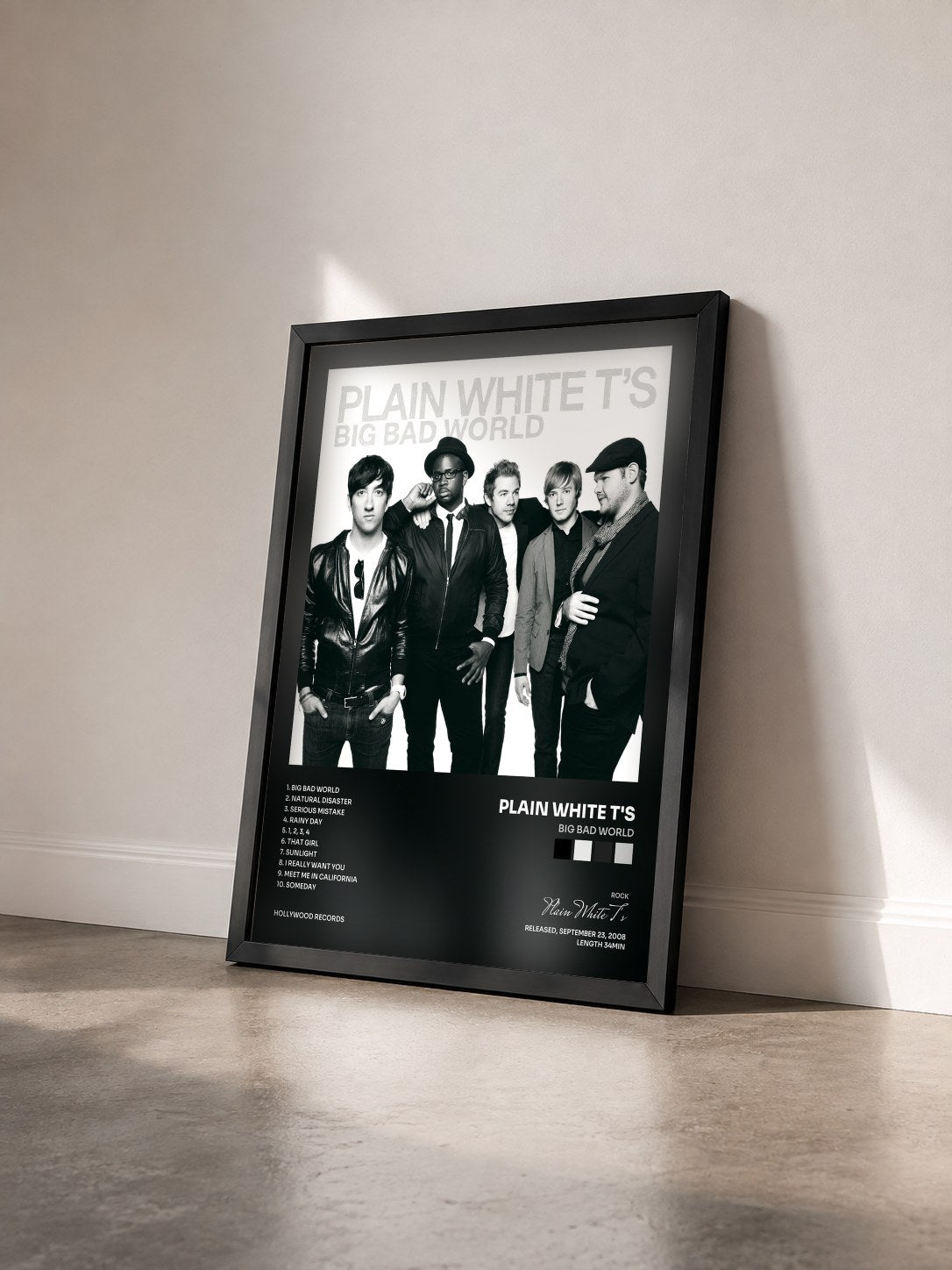 #noir Tableau de l'album Big Bad World de Plain White T's vu de trois quarts, cadre noir