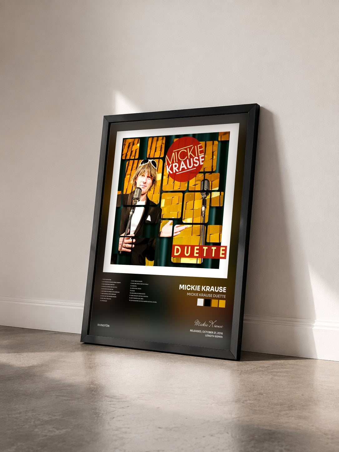 #noir Tableau de l'album Mickie Krause Duette de Mickie Krause vu de trois quarts, cadre noir