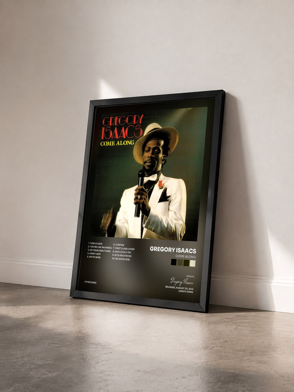 #noir Tableau de l'album Come Along de Gregory Isaacs vu de trois quarts, cadre noir