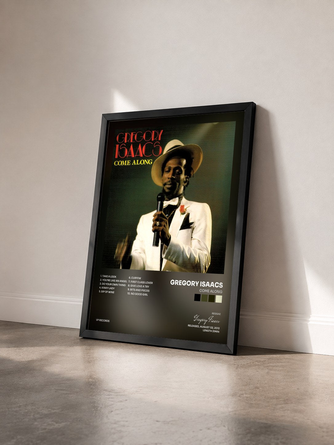 #noir Tableau de l'album Come Along de Gregory Isaacs vu de trois quarts, cadre noir