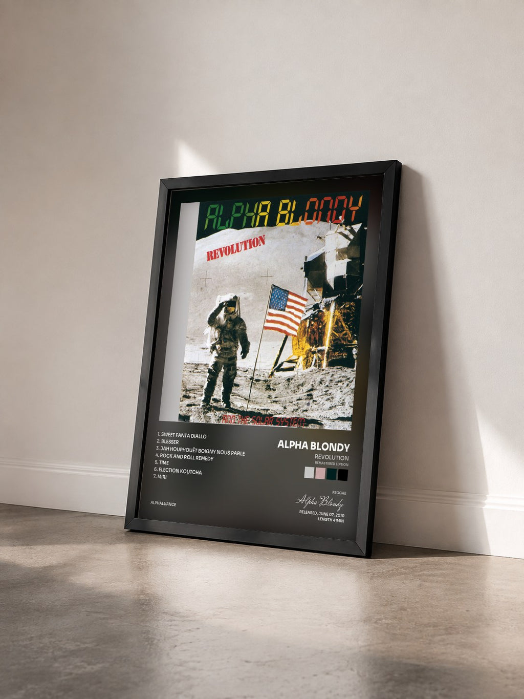 #noir Tableau de l'album Revolution (Remastered Edition) de Alpha Blondy vu de trois quarts, cadre noir
