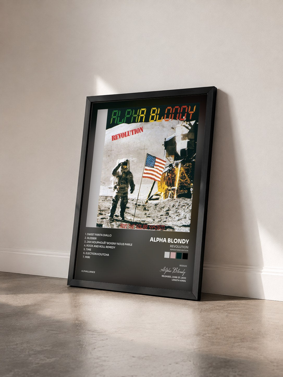 #noir Tableau de l'album Revolution (Remastered Edition) de Alpha Blondy vu de trois quarts, cadre noir