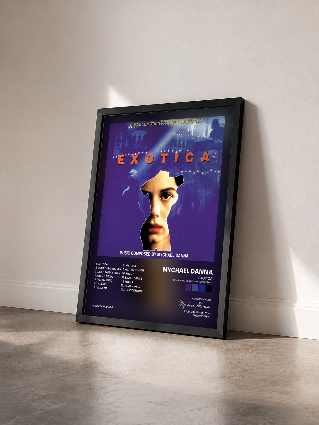 #noir Tableau de l'album Exotica (Original Motion Picture Soundtrack) de Mychael Danna vu de trois quarts, cadre noir