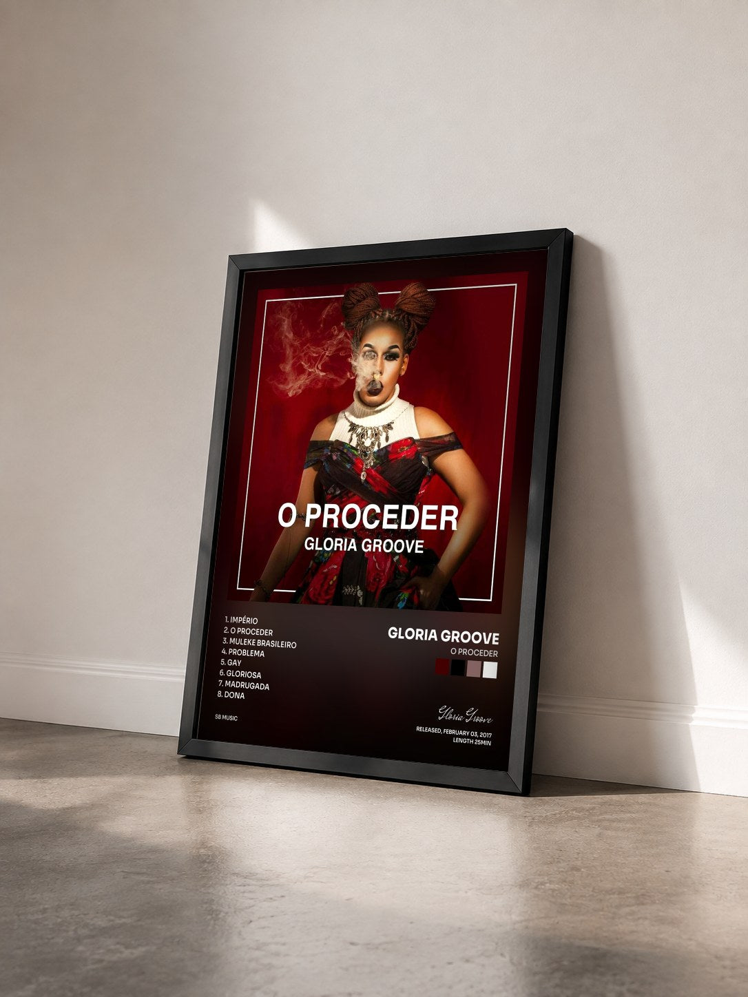 #noir Tableau de l'album O Proceder de Gloria Groove vu de trois quarts, cadre noir