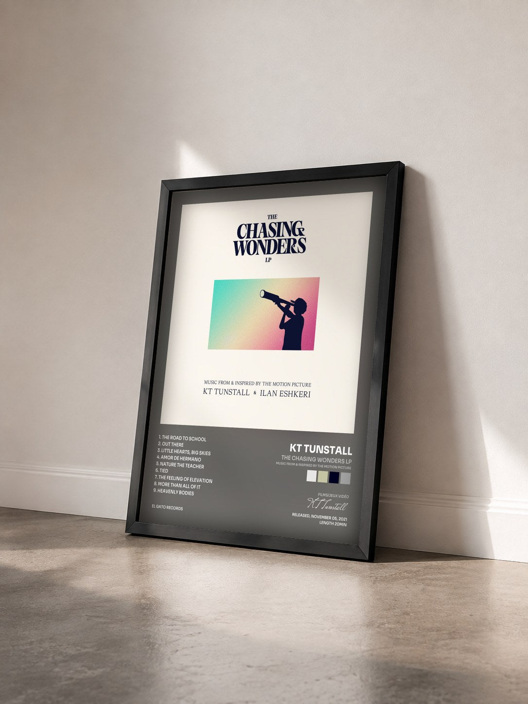 #noir Tableau de l'album The Chasing Wonders LP (Music From & Inspired By The Motion Picture) de KT Tunstall vu de trois quarts, cadre noir
