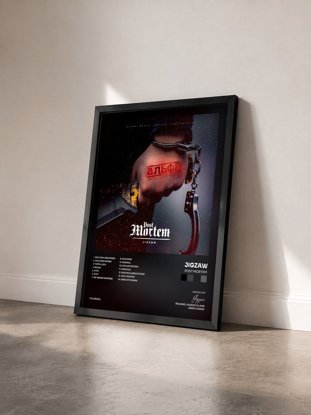 #noir Tableau de l'album Post Mortem de Jigzaw vu de trois quarts, cadre noir