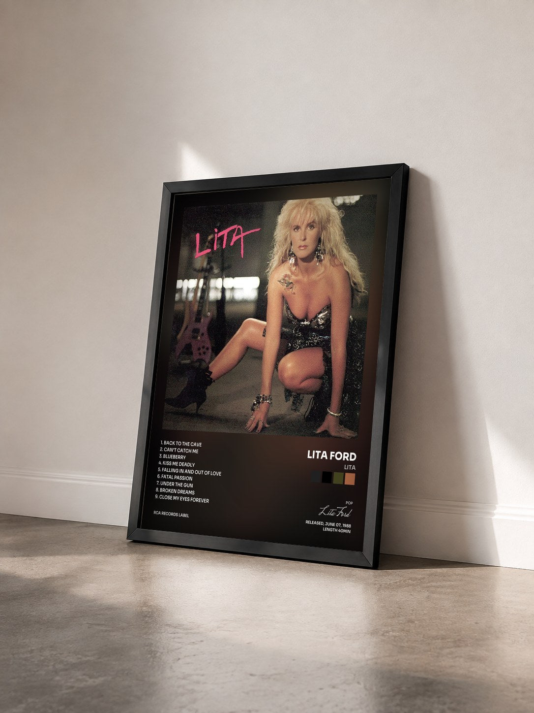 #noir Tableau de l'album Lita de Lita Ford vu de trois quarts, cadre noir