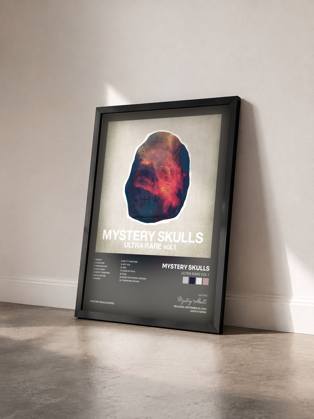 #noir Tableau de l'album Ultra Rare Vol 1 de Mystery Skulls vu de trois quarts, cadre noir