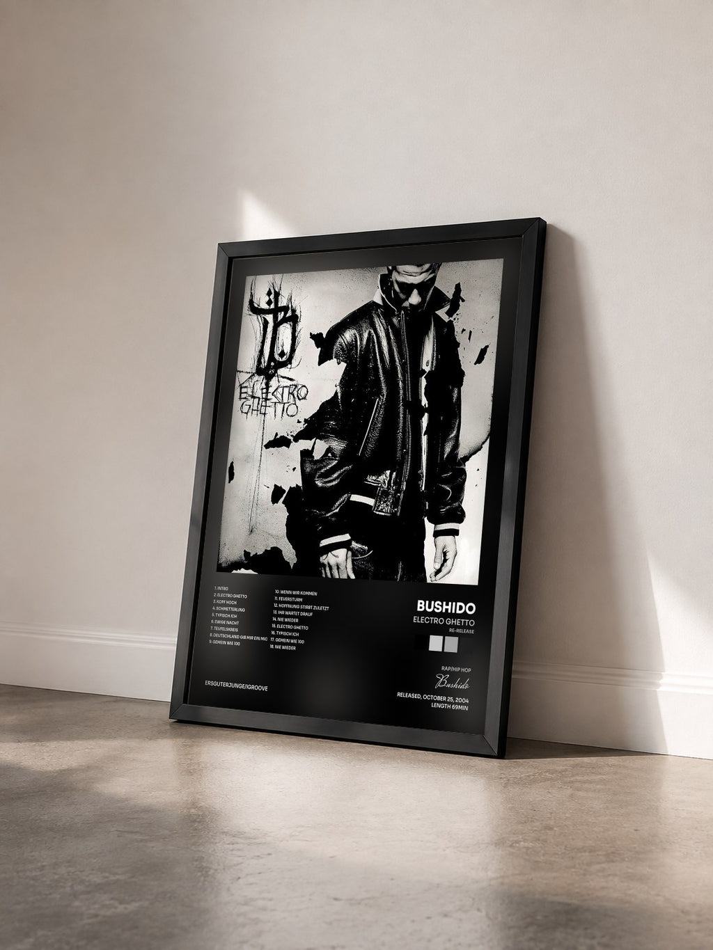 #noir Tableau de l'album Electro Ghetto (Re-Release) de Bushido vu de trois quarts, cadre noir