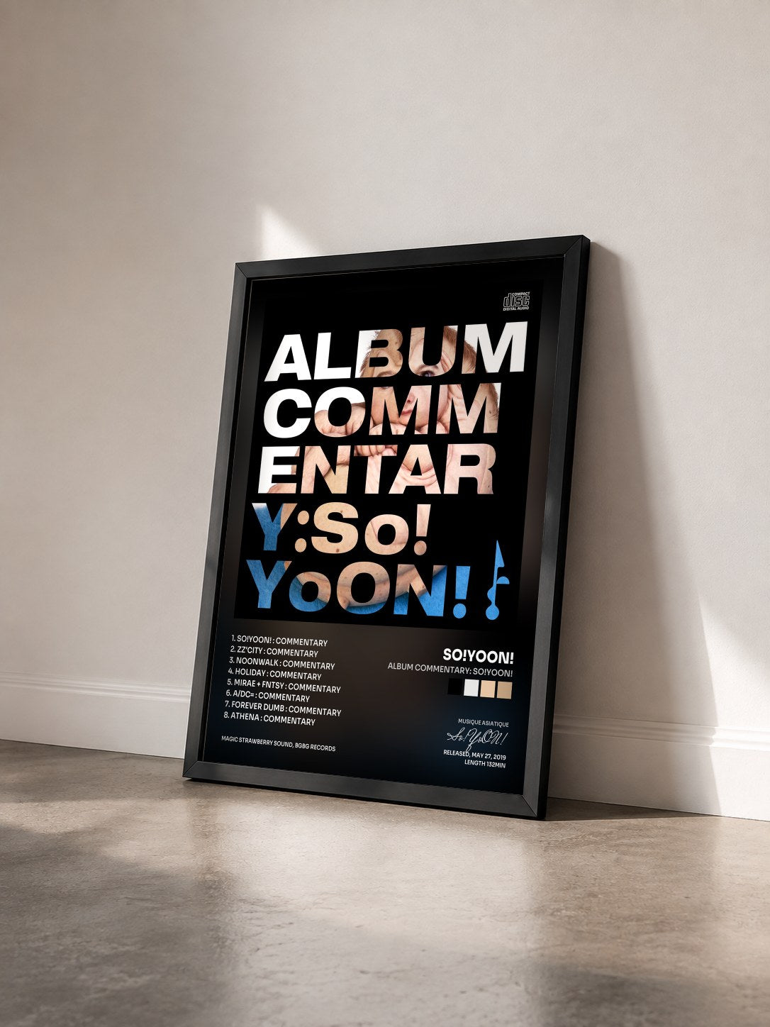 #noir Tableau de l'album Album Commentary: So!YoON! de So!YoON! vu de trois quarts, cadre noir