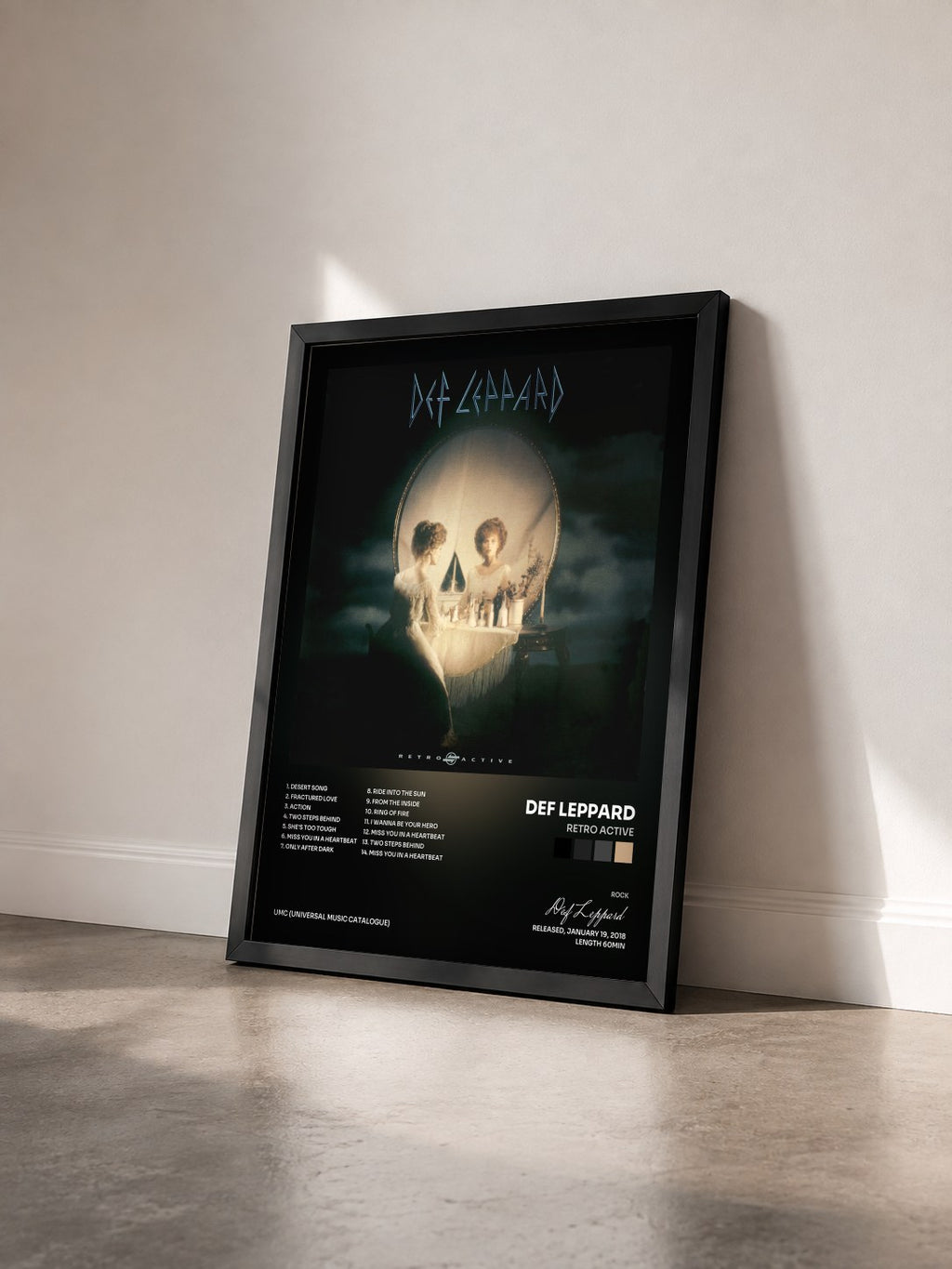 #noir Tableau de l'album Retro Active de Def Leppard vu de trois quarts, cadre noir