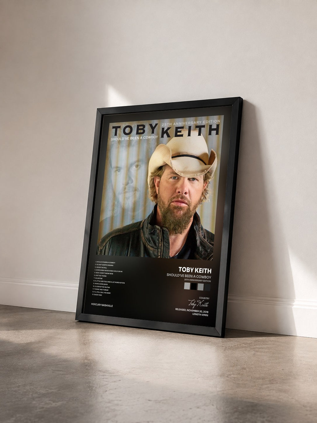 #noir Tableau de l'album Should've Been A Cowboy (25th Anniversary Edition) de Toby Keith vu de trois quarts, cadre noir