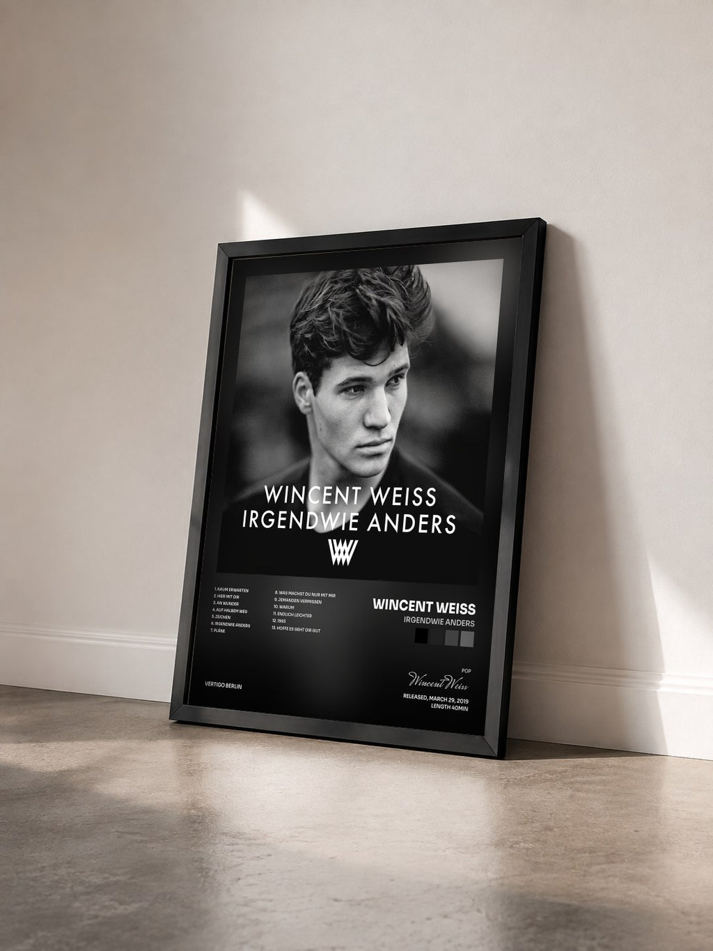 #noir Tableau de l'album Irgendwie anders de Wincent Weiss vu de trois quarts, cadre noir