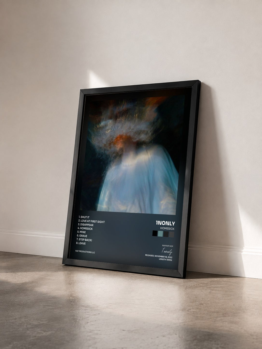 #noir Tableau de l'album Homesick de 1nonly vu de trois quarts, cadre noir