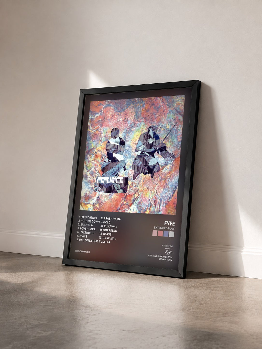#noir Tableau de l'album Extended Play de Fyfe vu de trois quarts, cadre noir