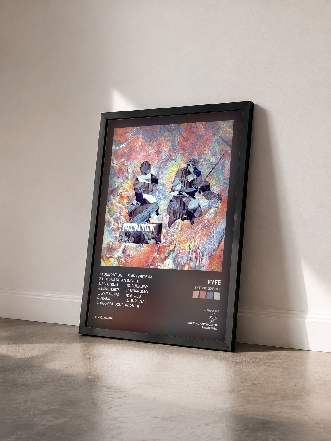 #noir Tableau de l'album Extended Play de Fyfe vu de trois quarts, cadre noir