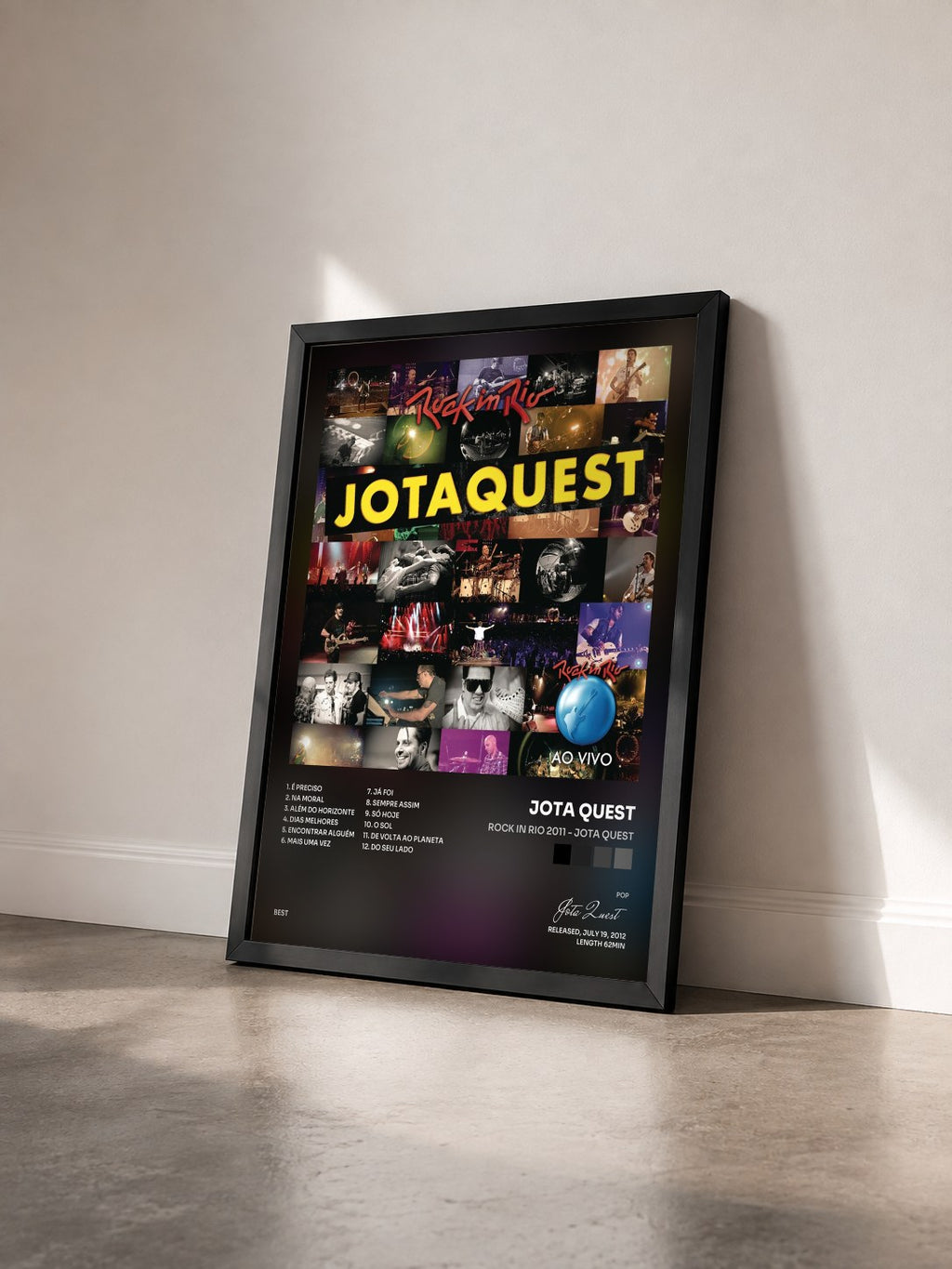 #noir Rock in Rio 2011 - Jota Quest von Jota Quest als gerahmter Kunstdruck von schräg gesehen, schwarzer Rahmen