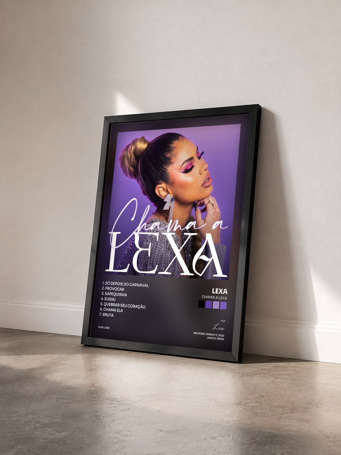 #noir Tableau de l'album Chama A Lexa de Lexa vu de trois quarts, cadre noir