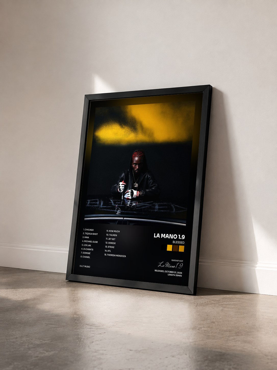 #noir Tableau de l'album BLESSED de La Mano 1.9 vu de trois quarts, cadre noir