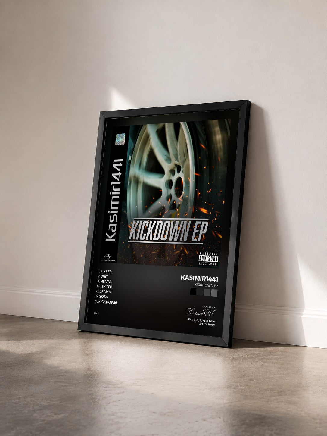 #noir Tableau de l'album KICKDOWN EP de Kasimir1441 vu de trois quarts, cadre noir