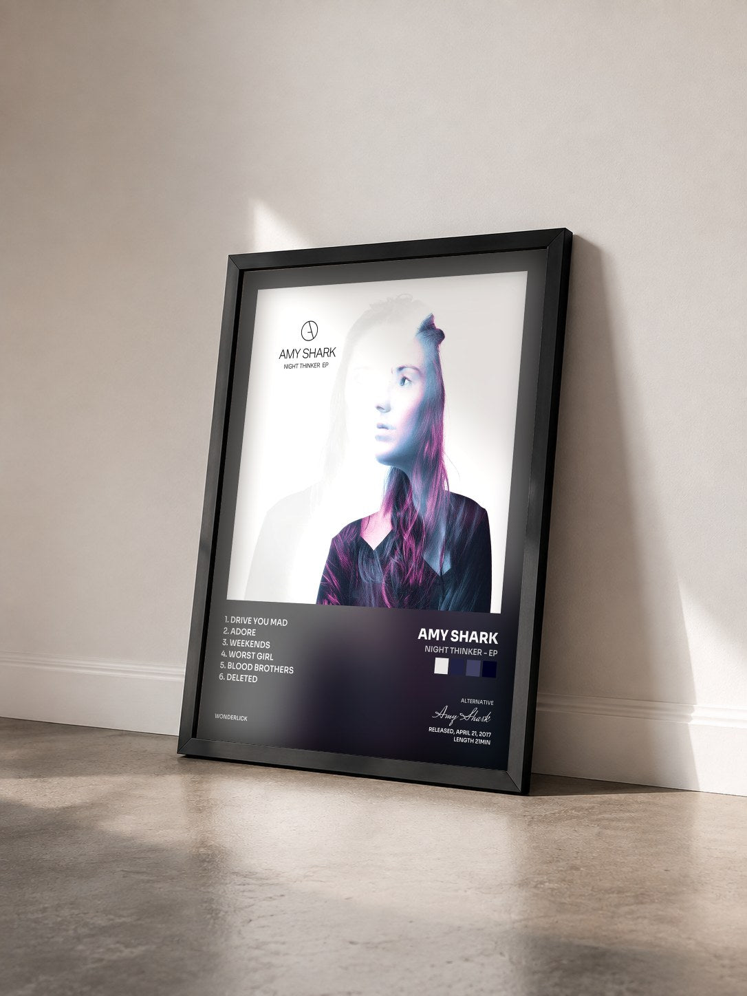 #noir Tableau de l'album Night Thinker - EP de Amy Shark vu de trois quarts, cadre noir
