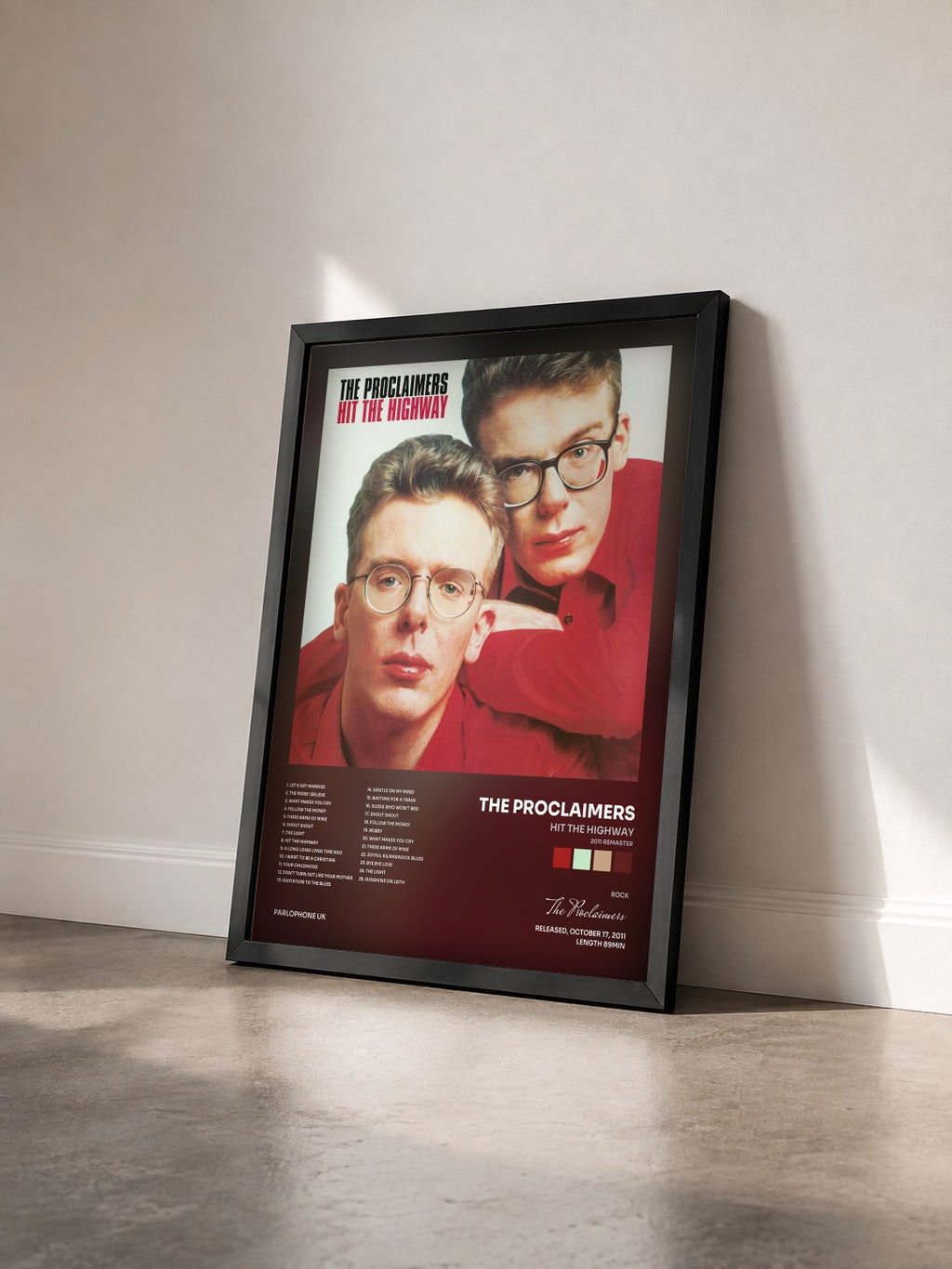 #noir Tableau de l'album Hit the Highway (2011 Remaster) de The Proclaimers vu de trois quarts, cadre noir