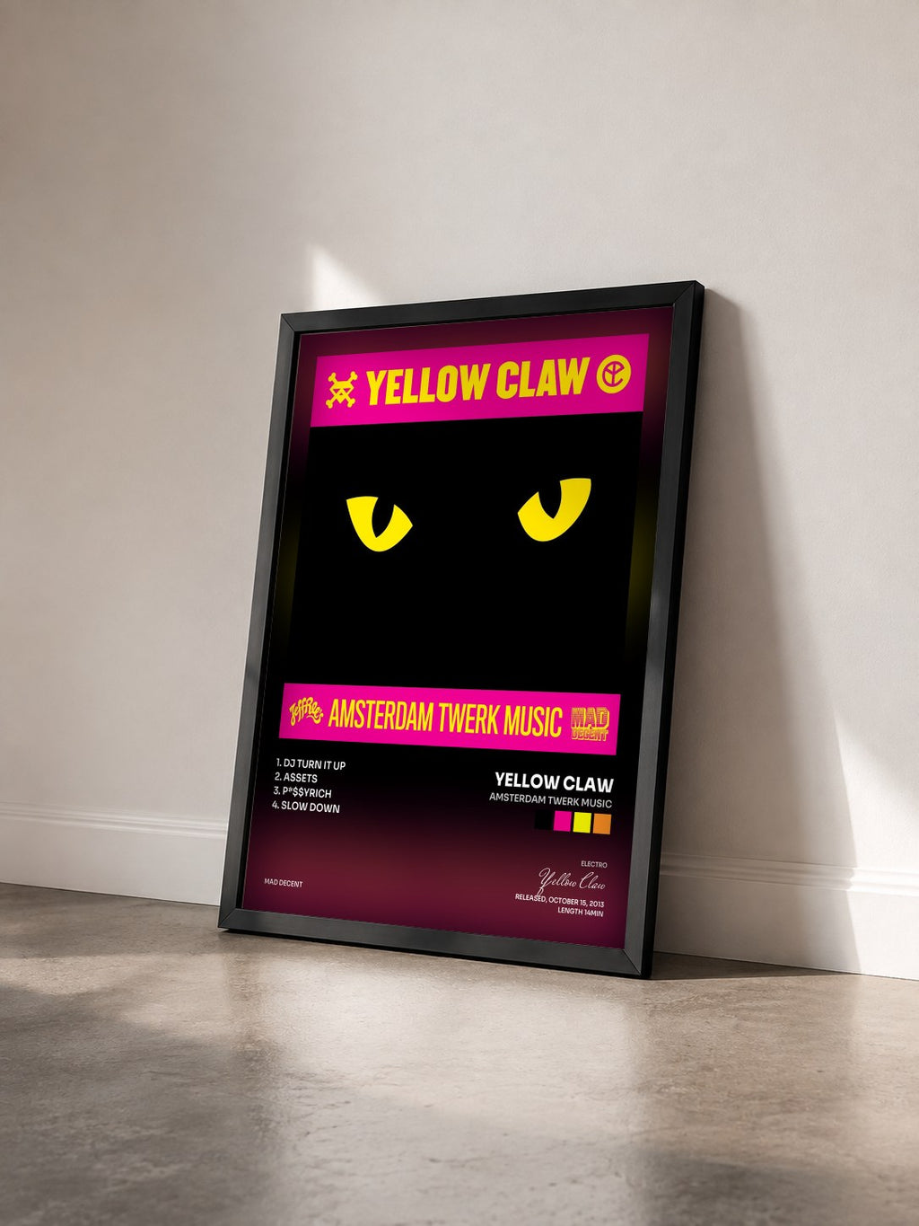 #noir Tableau de l'album Amsterdam Twerk Music de Yellow Claw vu de trois quarts, cadre noir
