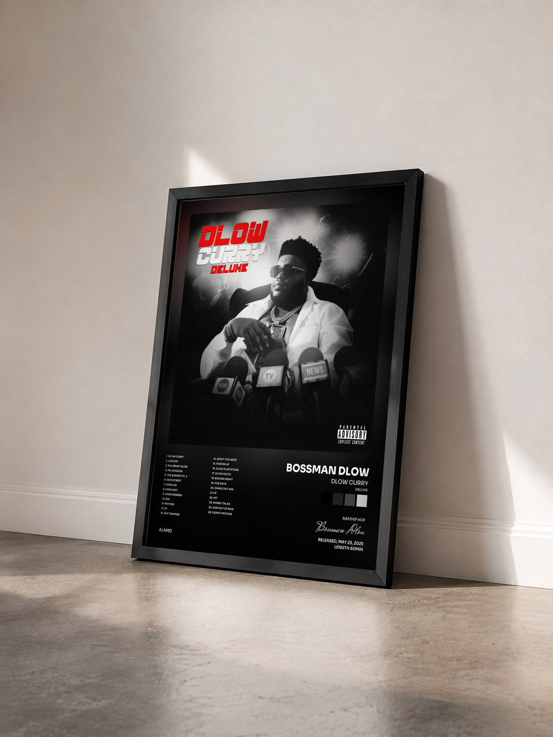 #noir Tableau de l'album Dlow Curry (Deluxe) de Bossman Dlow vu de trois quarts, cadre noir