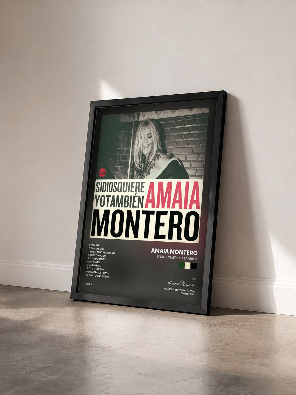 #noir Si Dios Quiere Yo Tambien di Amaia Montero in stampa incorniciata vista di tre quarti, cornice nera