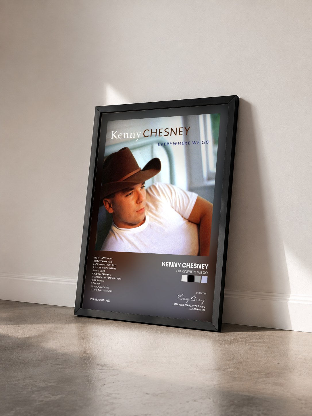 #noir Tableau de l'album Everywhere We Go de Kenny Chesney vu de trois quarts, cadre noir
