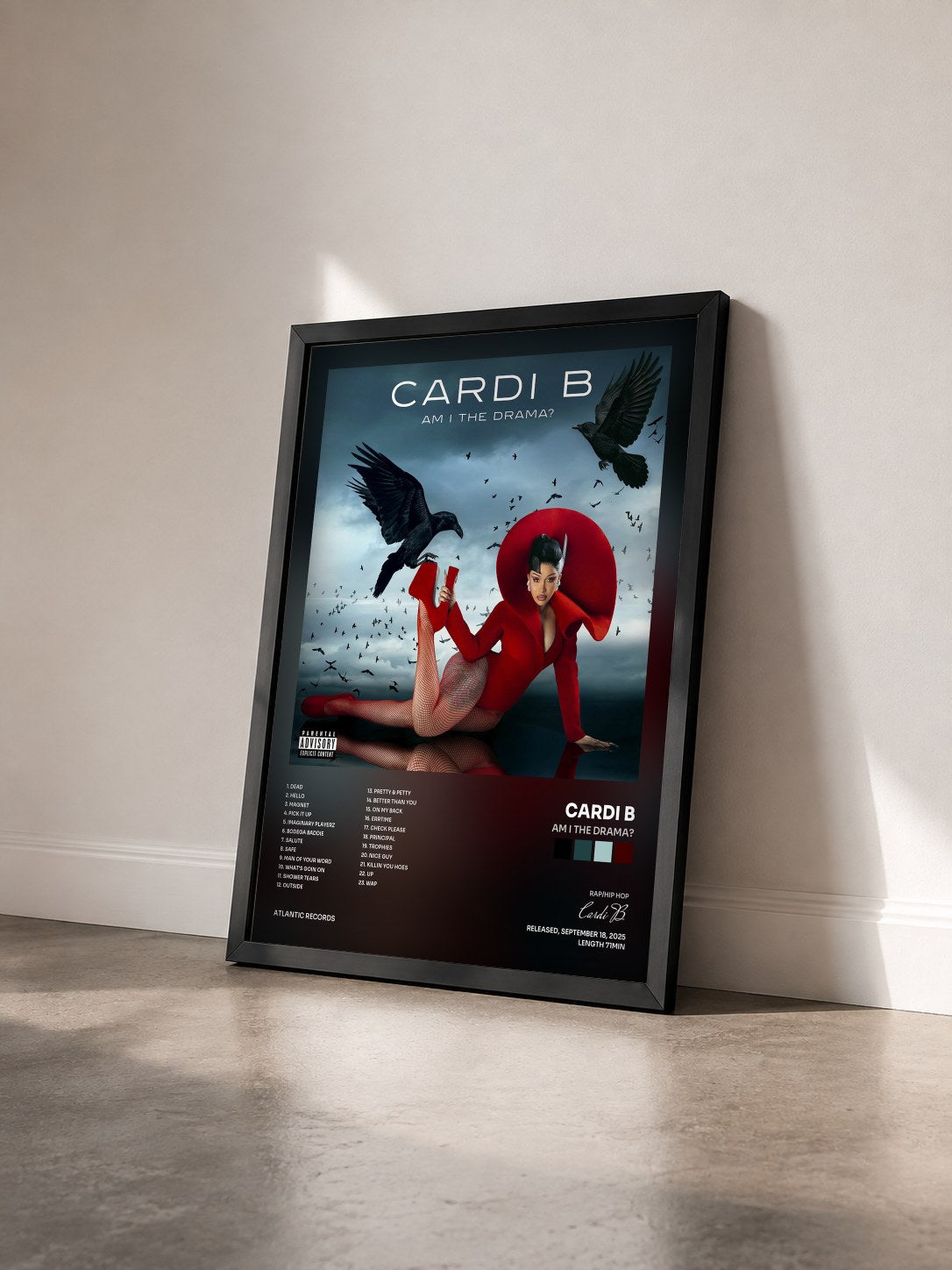 #noir Tableau de l'album AM I THE DRAMA? de Cardi B vu de trois quarts, cadre noir